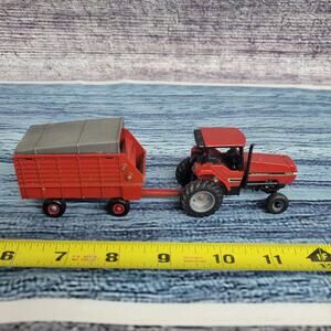 Vtg 1/64 scale Ertl die-cast/plastic Case IH 7130 tractor & Silage Chopper box